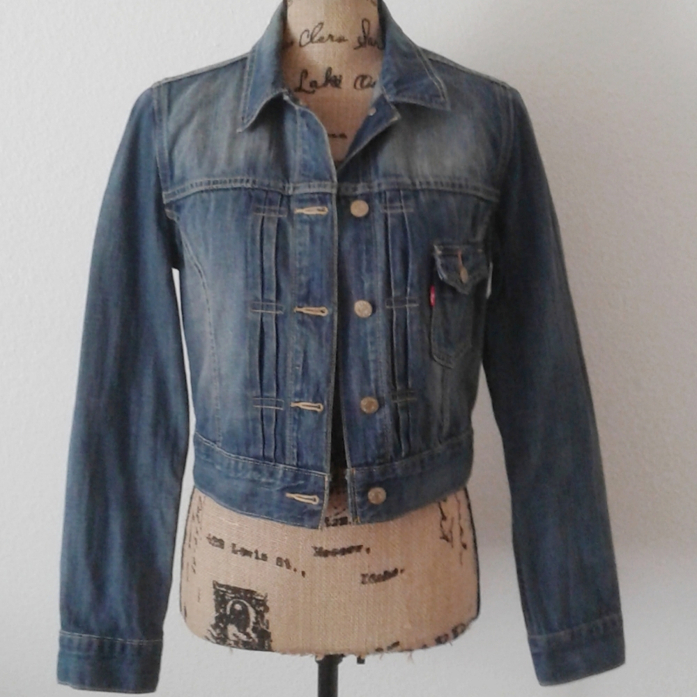 Levi’s Trucker Cropped Distressed Denim Jacket Size S